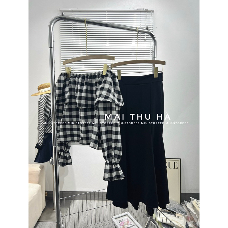 SET ÁO TRỄ VAI KẺ TAY DÀI CV ĐUÔI CÁ DÁNG DÀI SATVKT