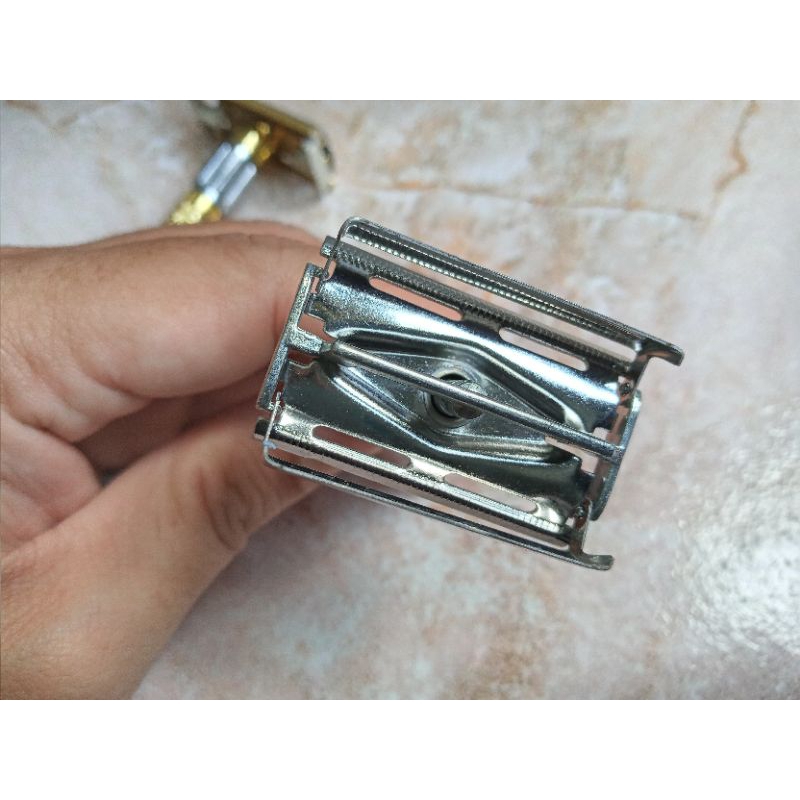 Dao Cạo Râu Tại Nhà Cho Nam Loại Thay Lưỡi Lam Tiện Dụng.