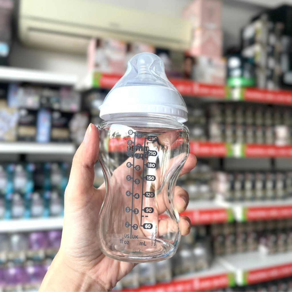 Bình Sữa Thuỷ Tinh Ty Siêu Mềm Tự Nhiên Tommee Tippee 150ml, 250ml, Nhiều Size Cho Bé, Được Mua Kèm Thêm 01 Núm Ty Bất K