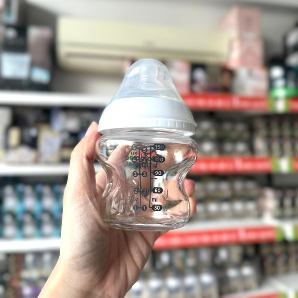 Bình Sữa Thuỷ Tinh Ty Siêu Mềm Tự Nhiên Tommee Tippee 150ml, 250ml, Nhiều Size Cho Bé, Được Mua Kèm Thêm 01 Núm Ty Bất K