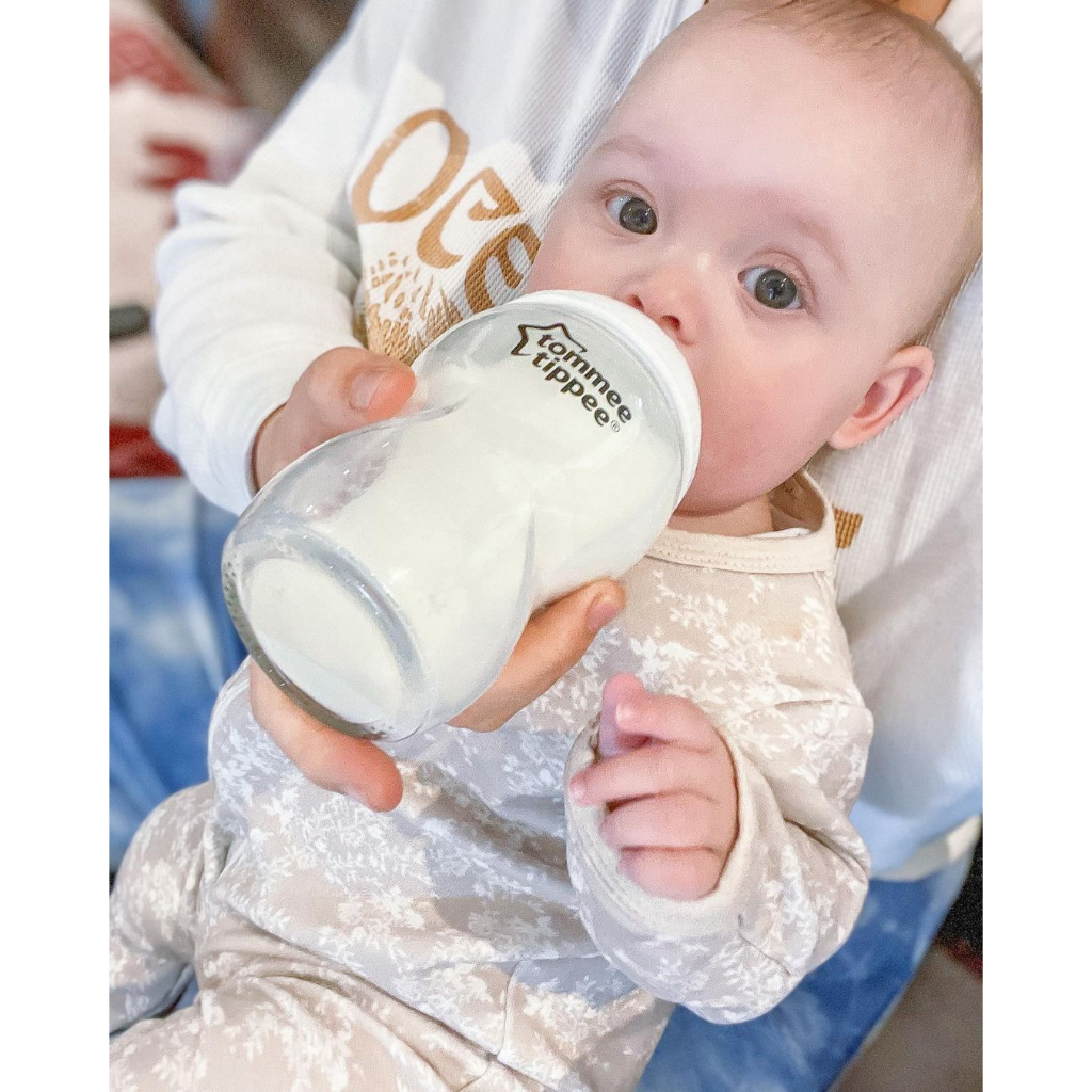 Bình Sữa Thuỷ Tinh Ty Siêu Mềm Tự Nhiên Tommee Tippee 150ml, 250ml, Nhiều Size Cho Bé, Được Mua Kèm Thêm 01 Núm Ty Bất K