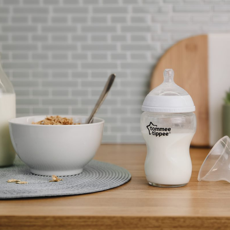 Bình Sữa Thuỷ Tinh Ty Siêu Mềm Tự Nhiên Tommee Tippee 150ml, 250ml, Nhiều Size Cho Bé, Được Mua Kèm Thêm 01 Núm Ty Bất K