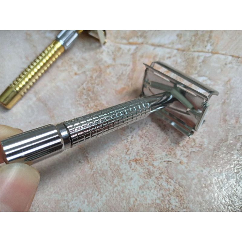 Dao Cạo Râu Tại Nhà Cho Nam Loại Thay Lưỡi Lam Tiện Dụng.