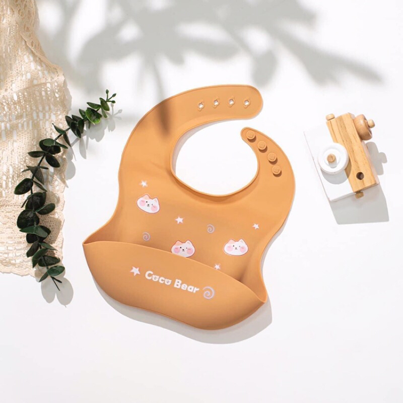 Yếm ăn dặm silicon có máng Cocobear cho bé