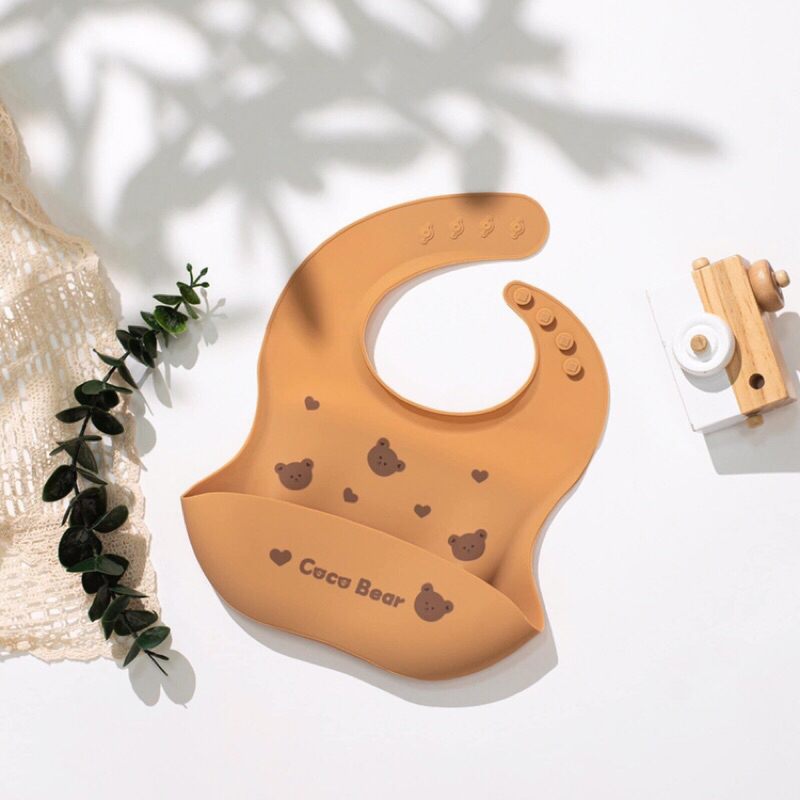 Yếm ăn dặm silicon có máng Cocobear cho bé