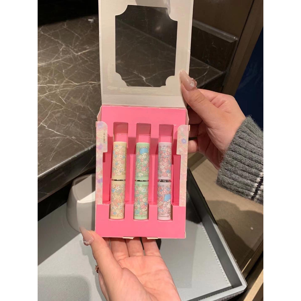 Sét 3 cây son dưỡng môi nội địa Trung thiết kế cute fullbox tiện dụng 3 thỏi với 3 mẫu HCOM310