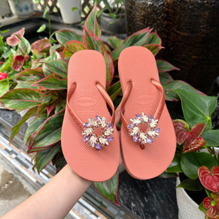  Dép xỏ ngón gắn Charm Nguyệt Quế đính đá Pha lê mũi tròn - MẪU MỚI  Charm màu bất kì Tím Đỏ Hồng Xanh lá Vàng đồng  