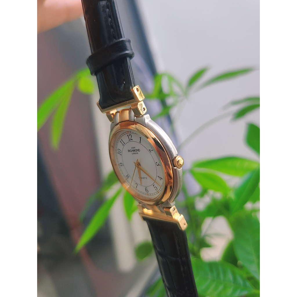 ĐỒNG HỒ SI NHẬT DÂY DA DÀNH CHO NAM TAY NHỎ - THUƠNG HIỆU JOHN RICHMOND LONDON