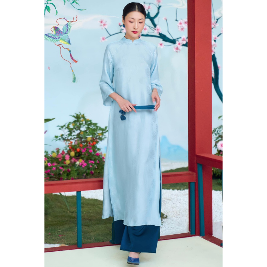 Áo dài Bích Lý, dáng xuông rộng, không chiết li, lụa gấm cao câp . Tặng vòng ngọc trai