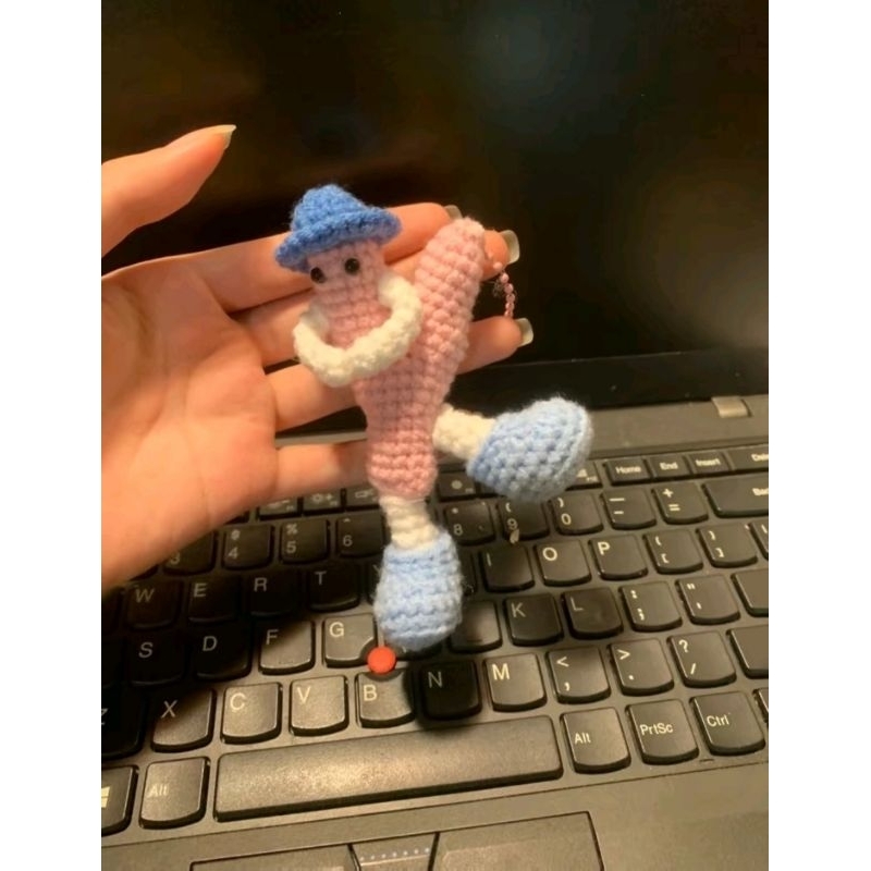 Móc khóa chữ cái len