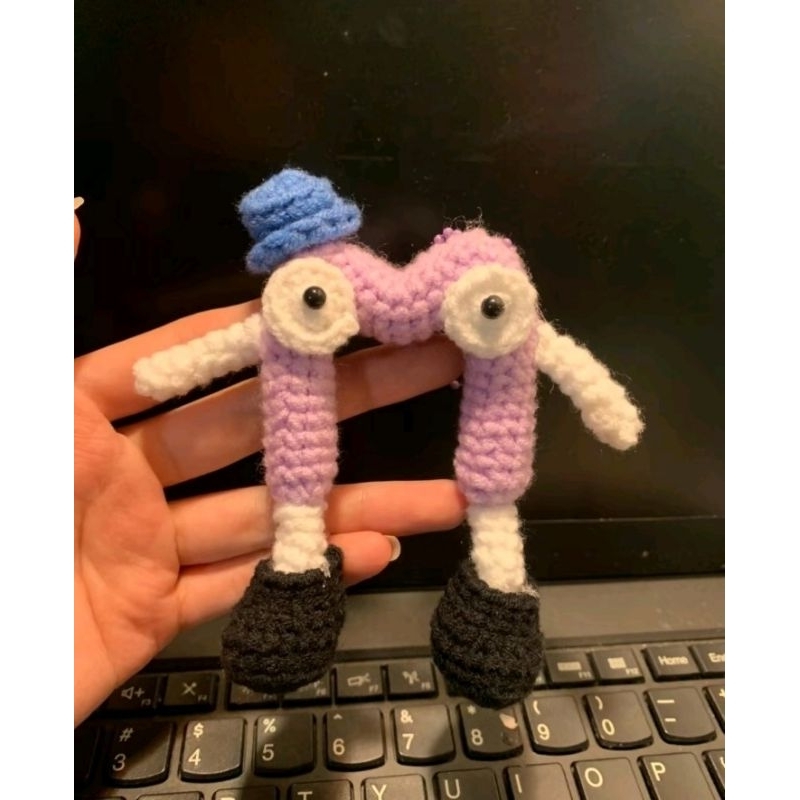 Móc khóa chữ cái len