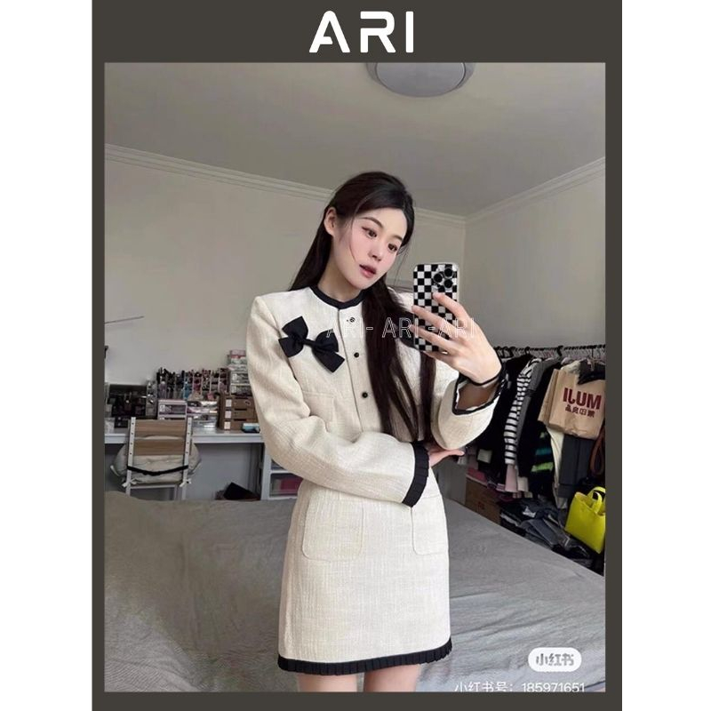 Sét áo dạ tweed trắng dài tay croptop khuy cài đính nơ đen kèm chân váy chữ A lưng cao dễ thương tôn dáng đi chơi-ARI