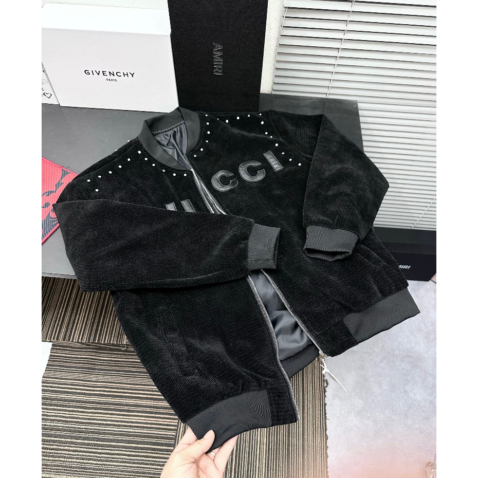 Áo Khoác Bomber Thêu Logo Chữ GUCCIII Cực Nét, Đính Hạt Thân Áo, Chất Nhung Dày Dặn Cao Cấp, Mẫu Hot Nhất