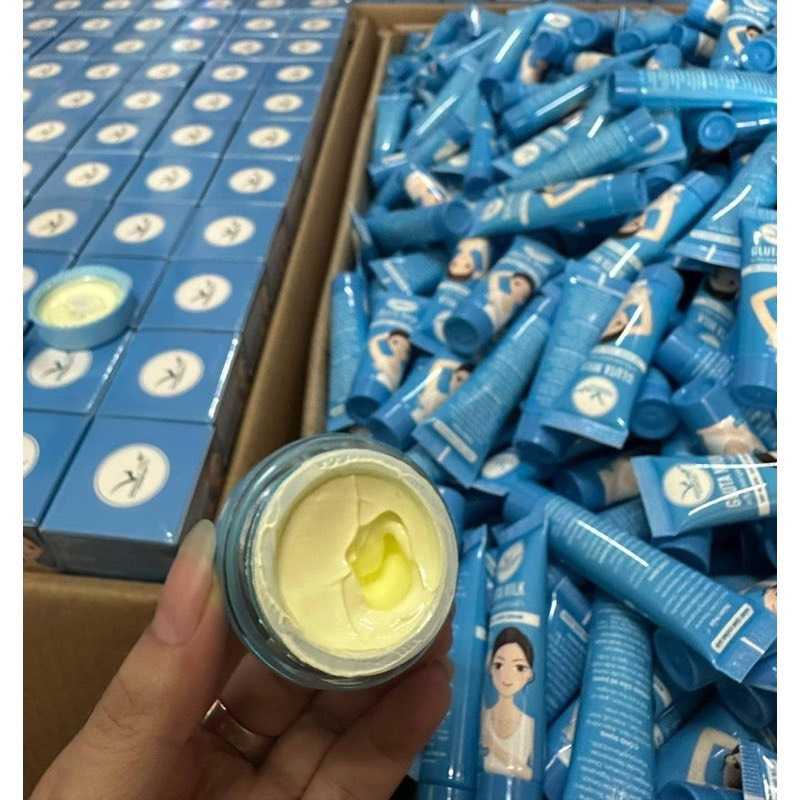 Kem hết thâm nách - hết hôi nách Gluta Milk - Tặng Bột tẩy tế bào chết