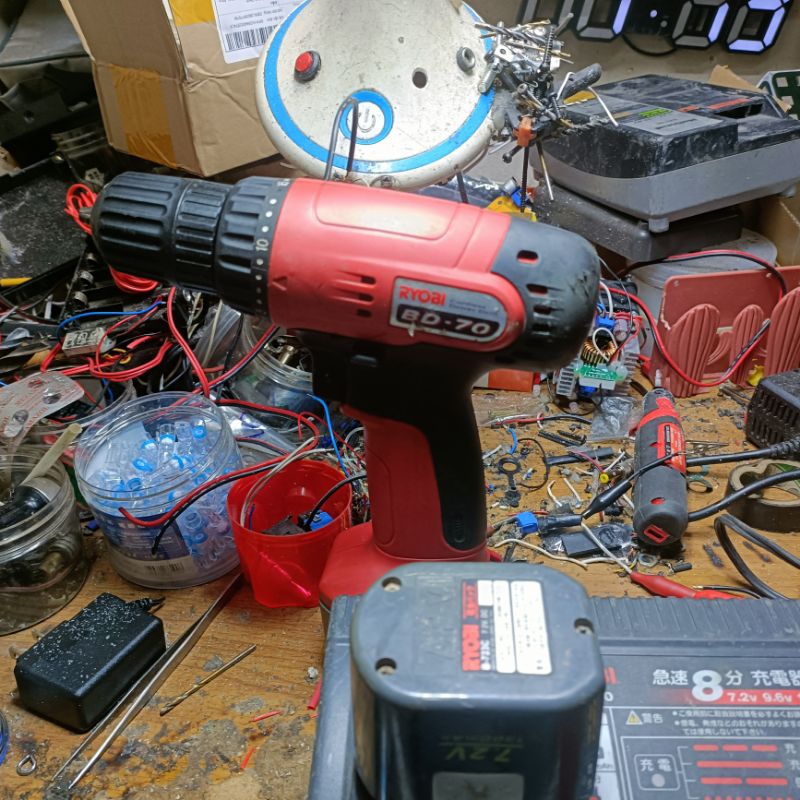 Khoan ryobi. máy pin sạc zin