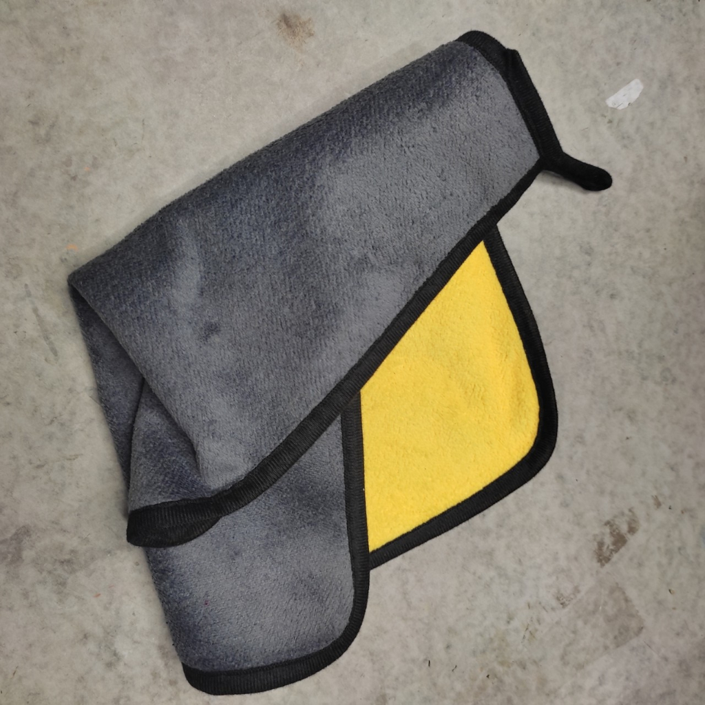 Khăn lau rửa xe , khăn lau xe máy oto 2 mặt vàng xám kích thước 30x30 tiện dụng