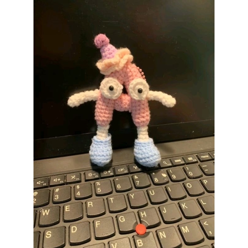 Móc khóa chữ cái len