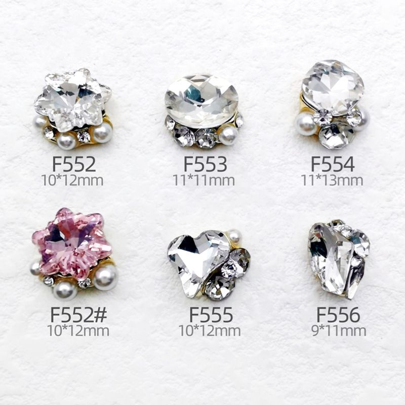 Charm bướm trang trí móng tay nghệ thật