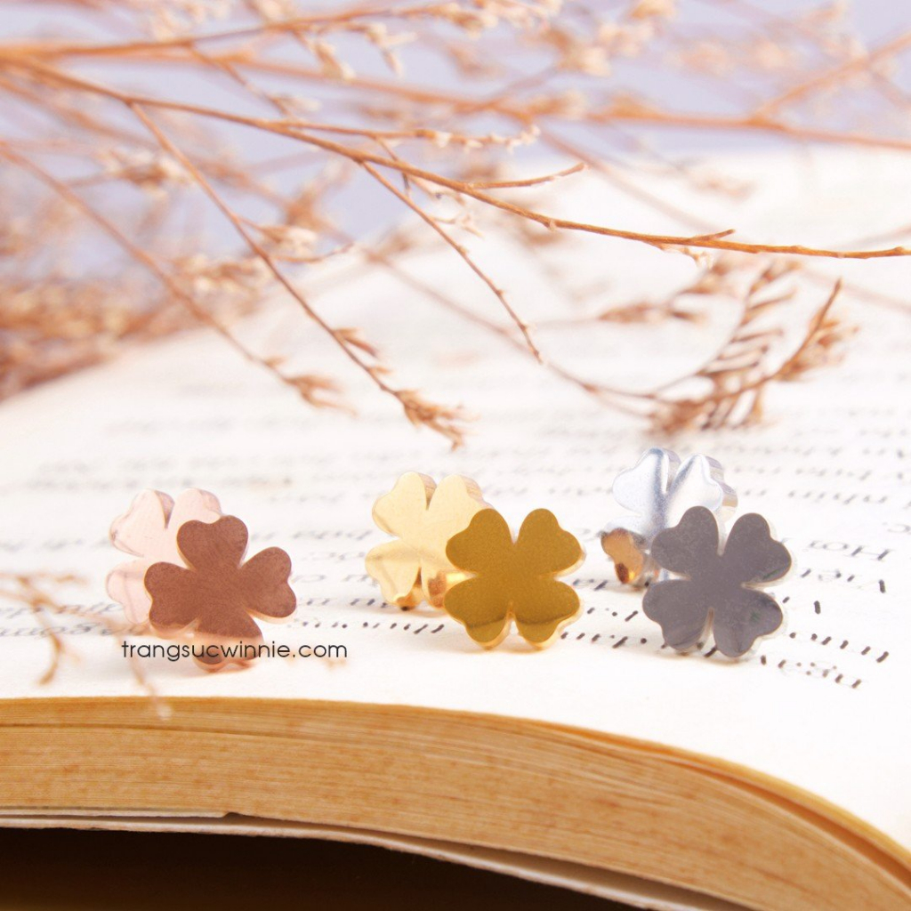 Hoa tai nữ titan Clover