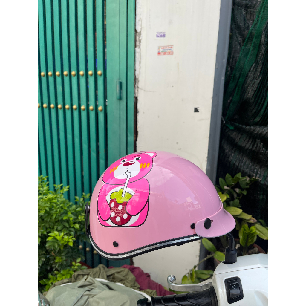 Nón bảo hiểm  gấu dâu e bé từ 2 t đên 7t không kính