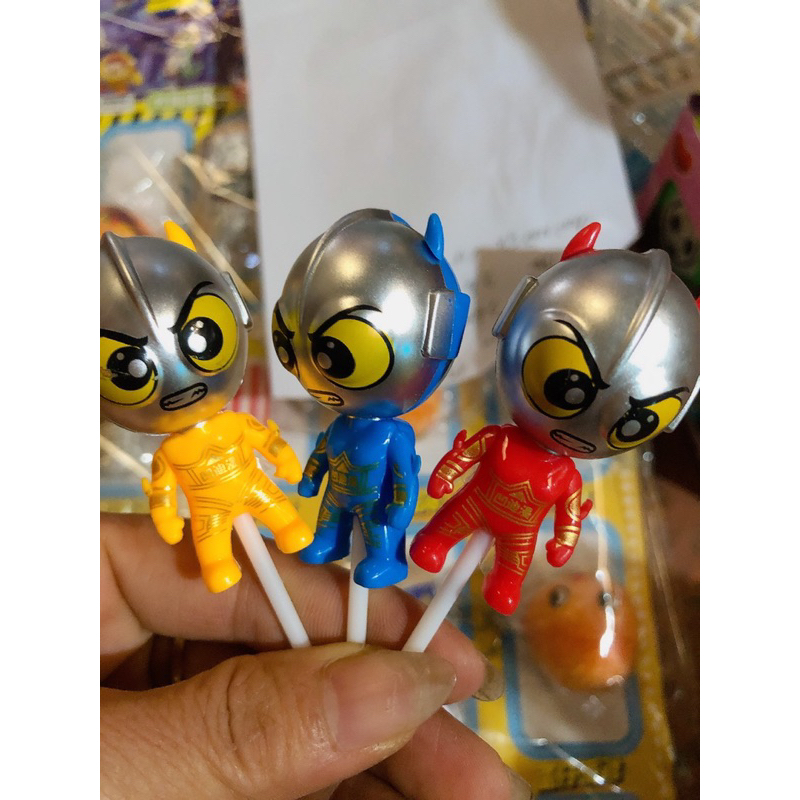 Sỉ lọ 60 que kẹo mút siêu nhân