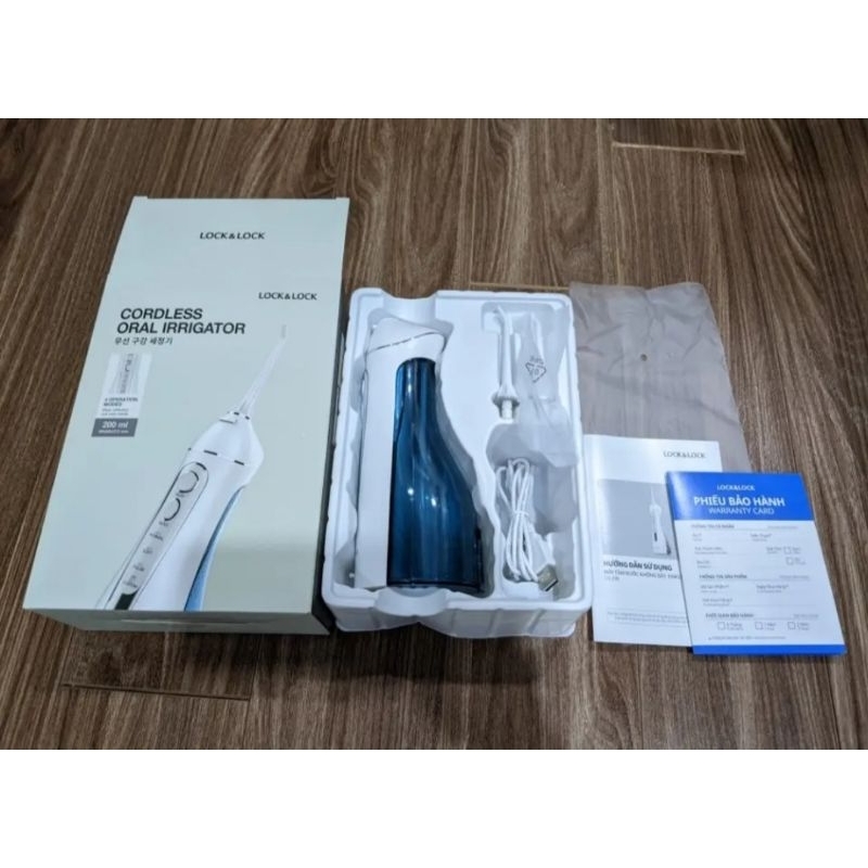 Máy tăm nước Lock&Lock ENR156BLU