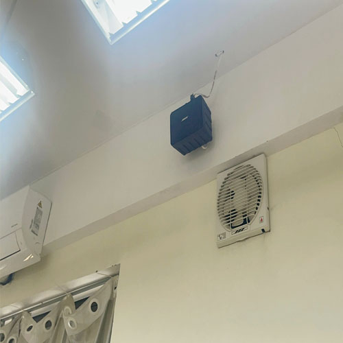 Loa treo tường trest sáng bass căng dành cho quán trà sữa - phòng ngủ - slon tóc - cafe - spa