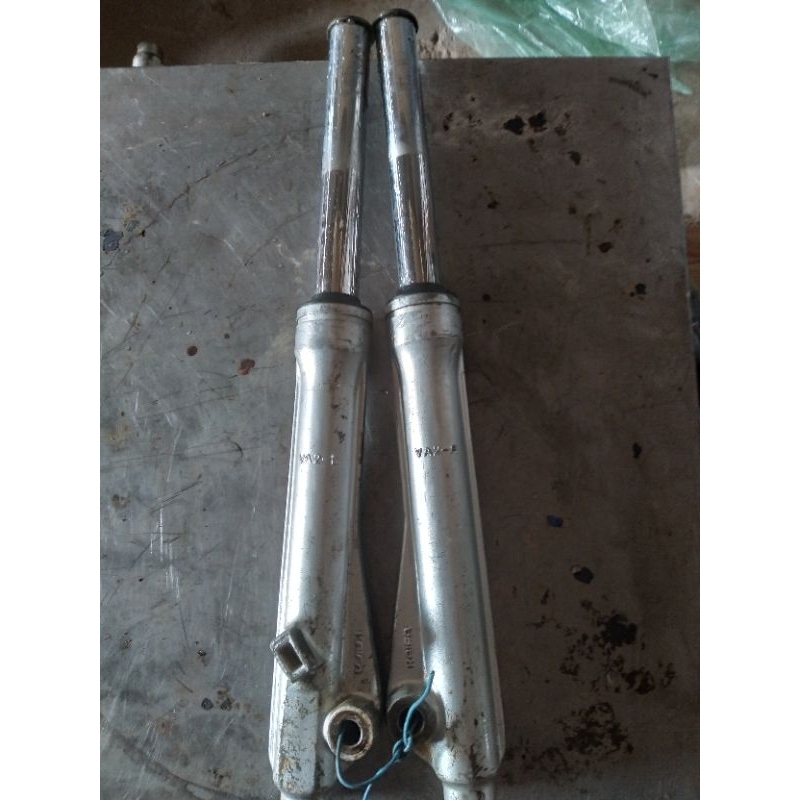 Thụt trước SYM ( enzo ) 100cc hàng cũ zin tháo xe