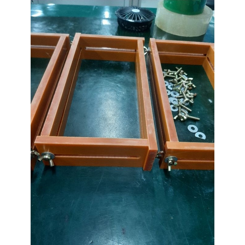 Khuôn đóng pin 18650