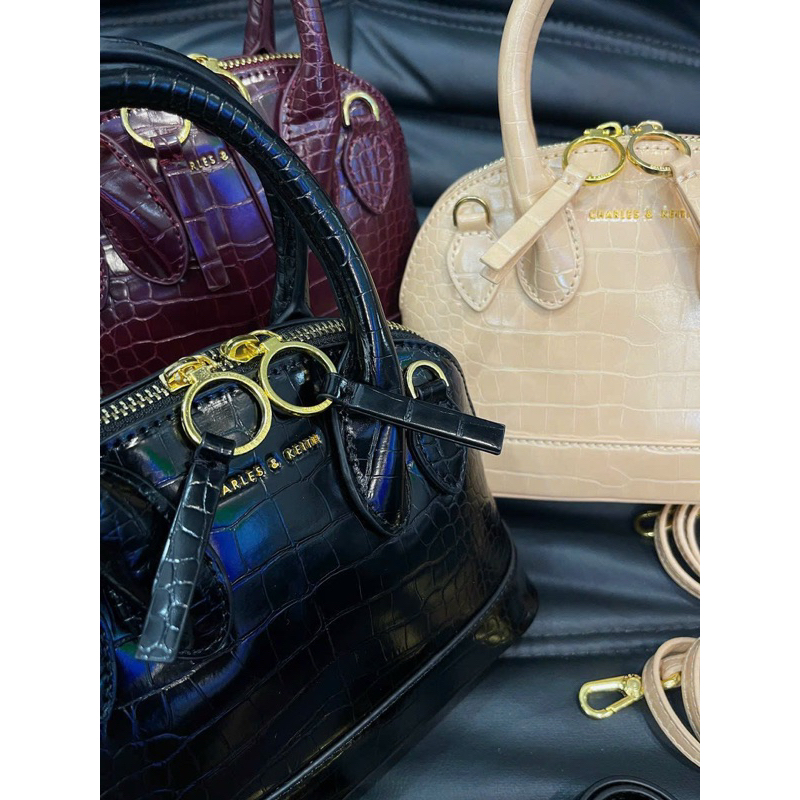 Túi charles keith dáng hến nữ