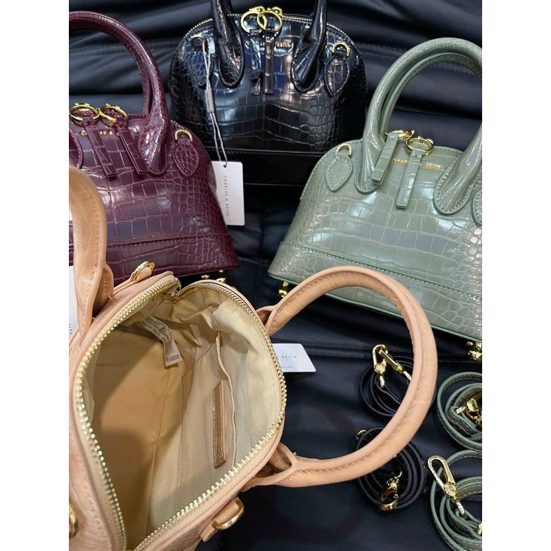 Túi charles keith dáng hến nữ