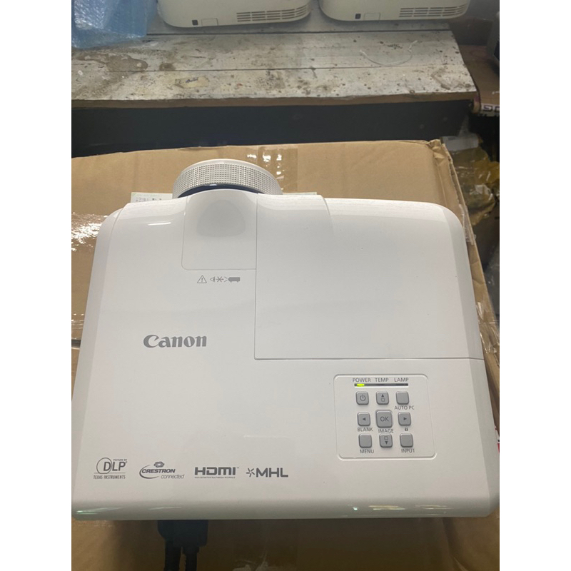 Máy chiếu gần 1 mét phóng to 100inch Canon LV-WX310ST dùng dạy học,  văn phòng,  giải trí gia đình