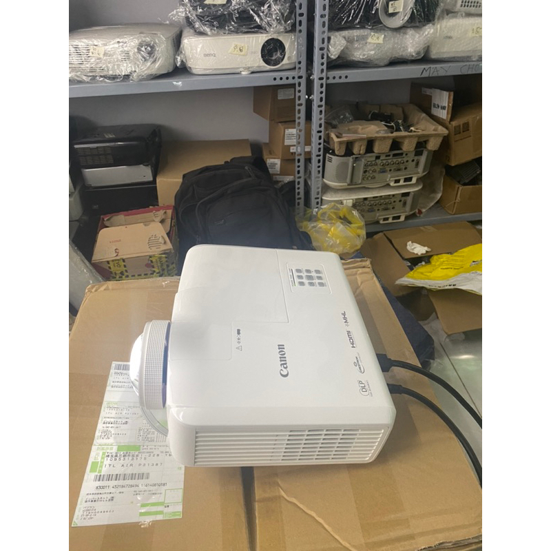 Máy chiếu gần 1 mét phóng to 100inch Canon LV-WX310ST dùng dạy học,  văn phòng,  giải trí gia đình