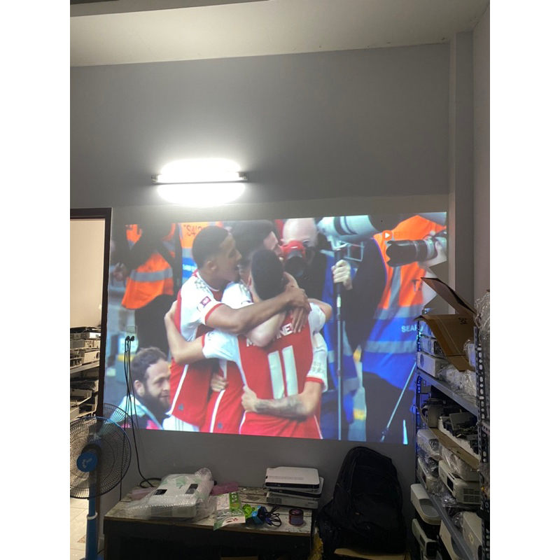 Máy chiếu Epson của Nhật EB-910W dùng dạy học, văn phòng, chiếu bóng đá quán