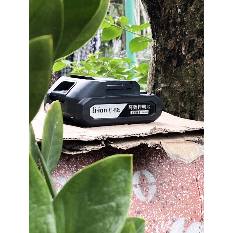 Pin máy cưa giá ưu đãi + chỉ dành cho khách hàng đã mua máy cưa của shop