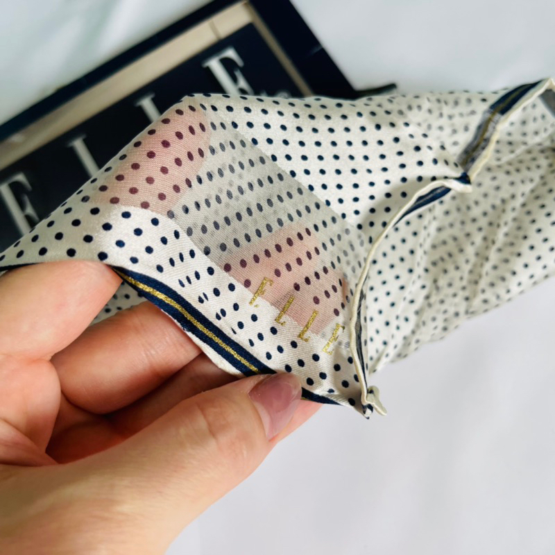 Pocket square lụa chấm bi 28x28cm