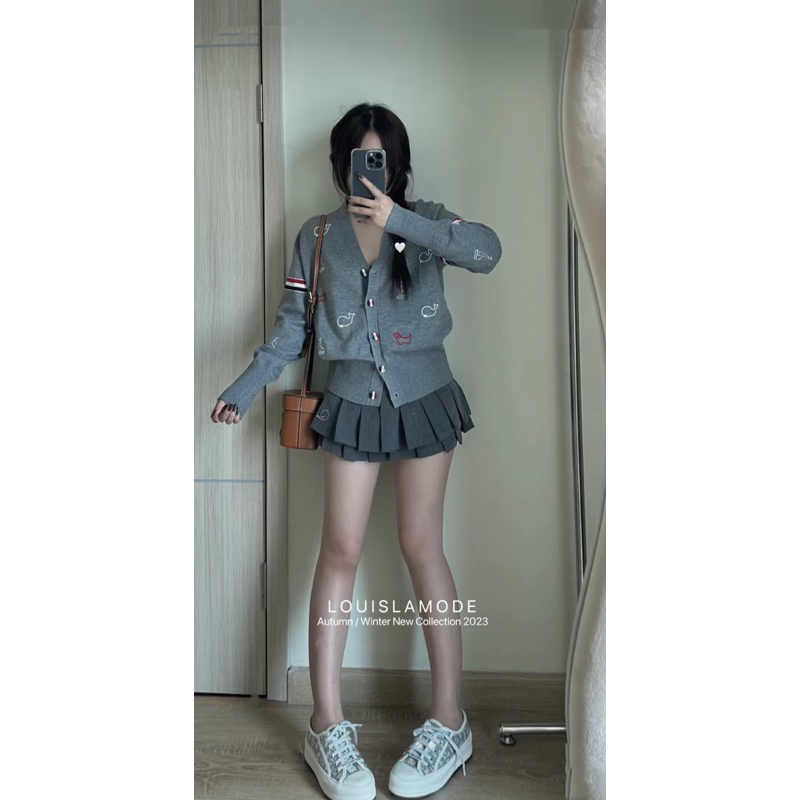 Áo Khoác Len Cardigan Kẻ Vạch Tay Thêu Hoạ Tiết QCCC