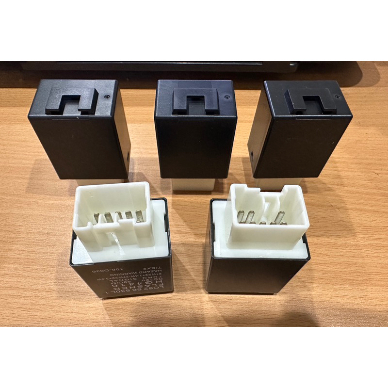 Relay xi nhan Ford Laser