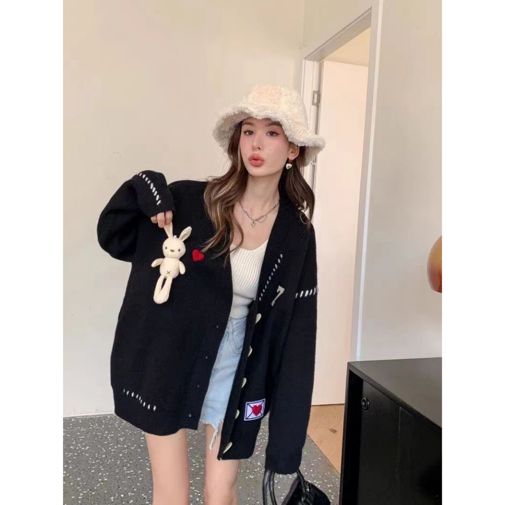 Áo Khoác Cardigan Len Tay Dài Hàng Qccc Cổ V Dáng Rộng Phối Thêu Gấu Nổi Tim Và Nhiều Hình Hoạt Hình Siêu Cute Smide