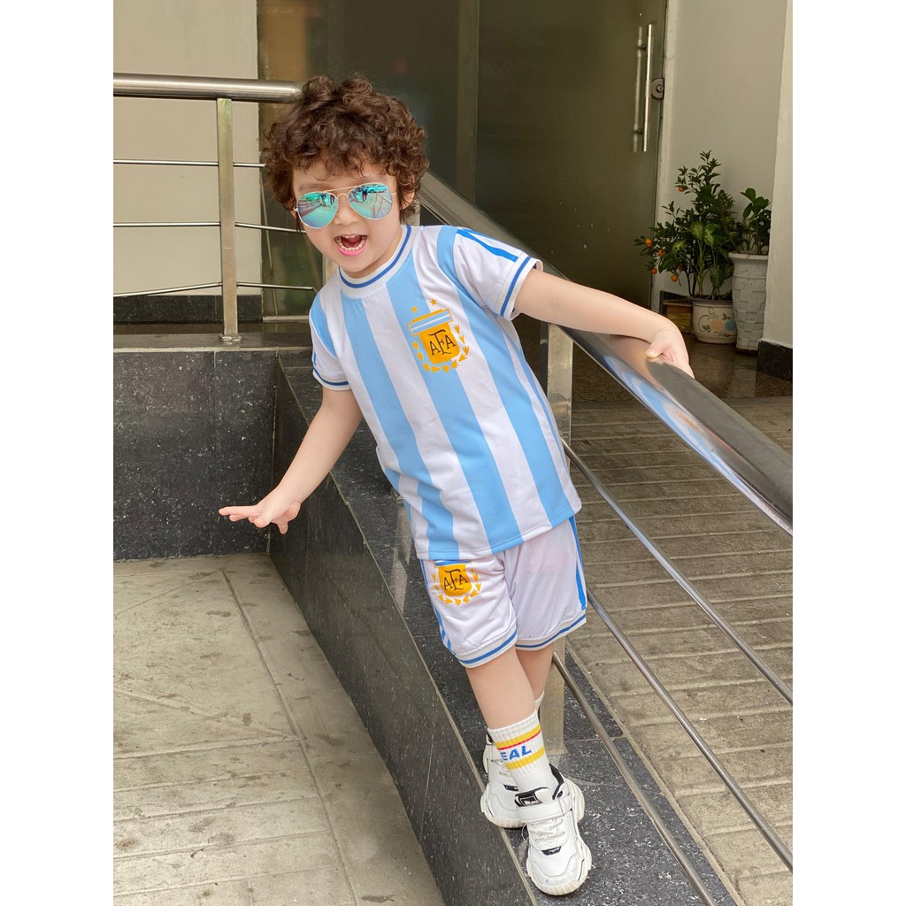 Bộ Quần Áo Bóng Đá Cộc Tay Cho Bé Trai Và Bé Gái Size Từ 8 Đến 26kg - 2901