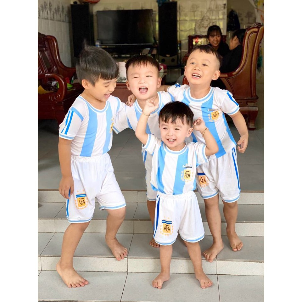 Bộ Quần Áo Bóng Đá Cộc Tay Cho Bé Trai Và Bé Gái Size Từ 8 Đến 26kg - 2901
