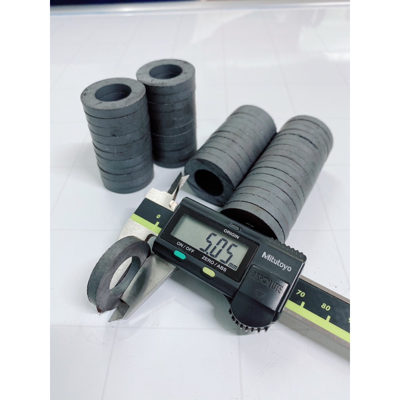 Nam châm đen Ferrite có lỗ nhiều kích thước