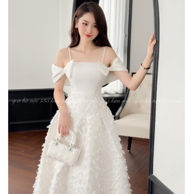 ĐẦM MIDI REN BỨM XOÈ RỚT VAI GAID000319