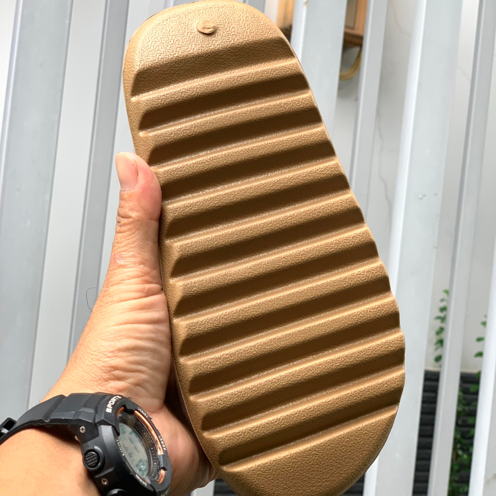 Dép đúc Yeezy Slide Vân Nhám cao cấp 2023, Dép Quai Ngang Yz Slide Vân Nhám Nam Nữ Đúc Siêu Nhẹ Liệu EVA VNXK, Nâu Nhạt