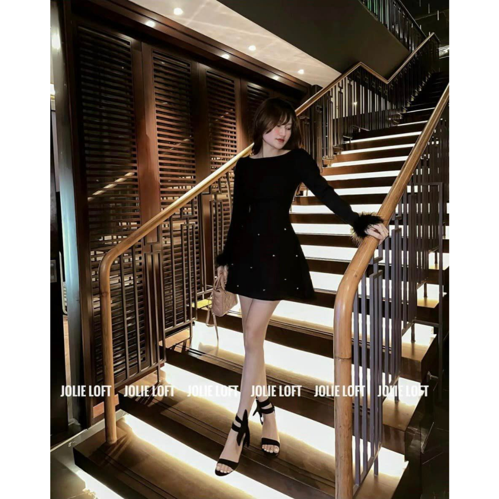 Mã 042 - Đầm đen đính đá