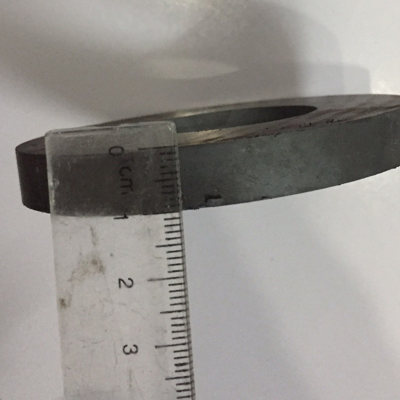 Nam châm viên Ferrite. Nam châm đen 60x15 hoặc 60x10 lỗ 32mm