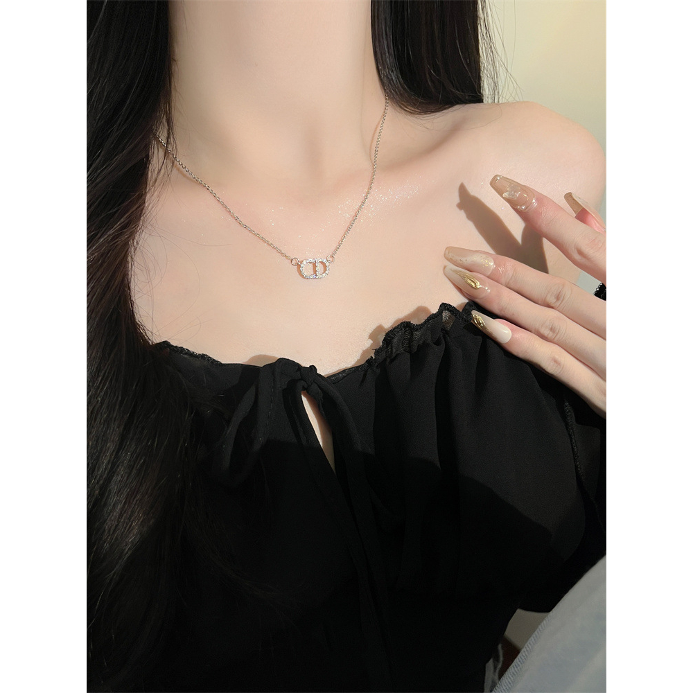 Dây chuyền chữ cái  màu bạc DC156