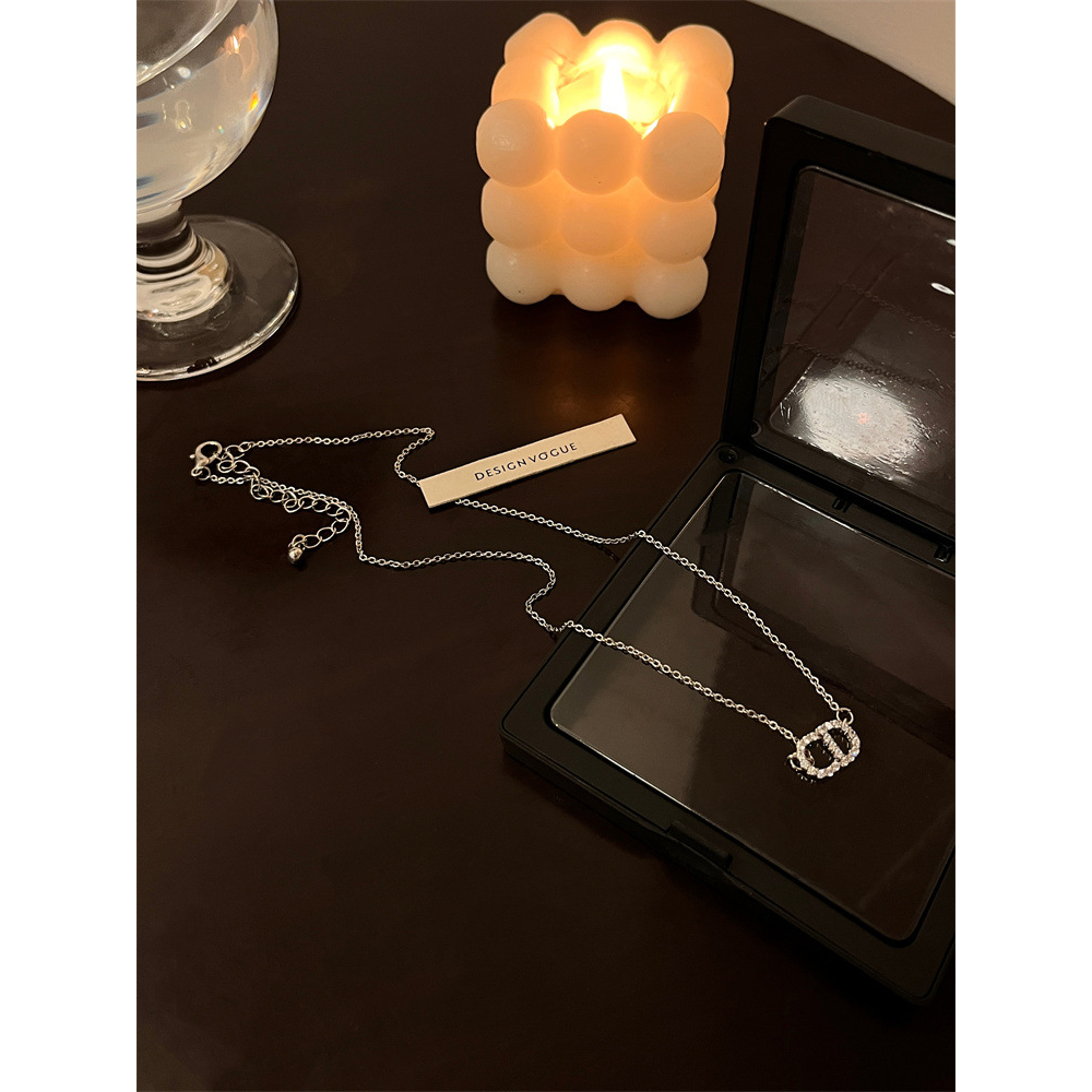 Dây chuyền chữ cái  màu bạc DC156