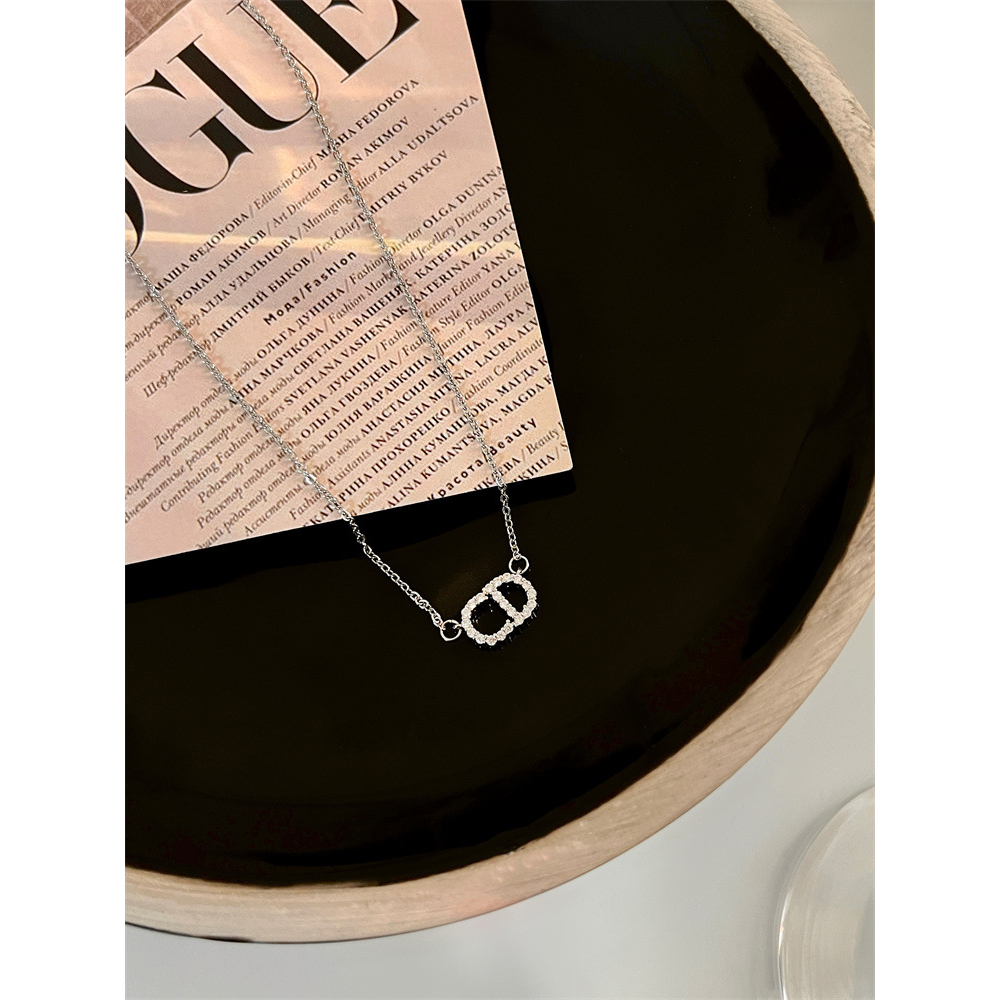 Dây chuyền chữ cái  màu bạc DC156