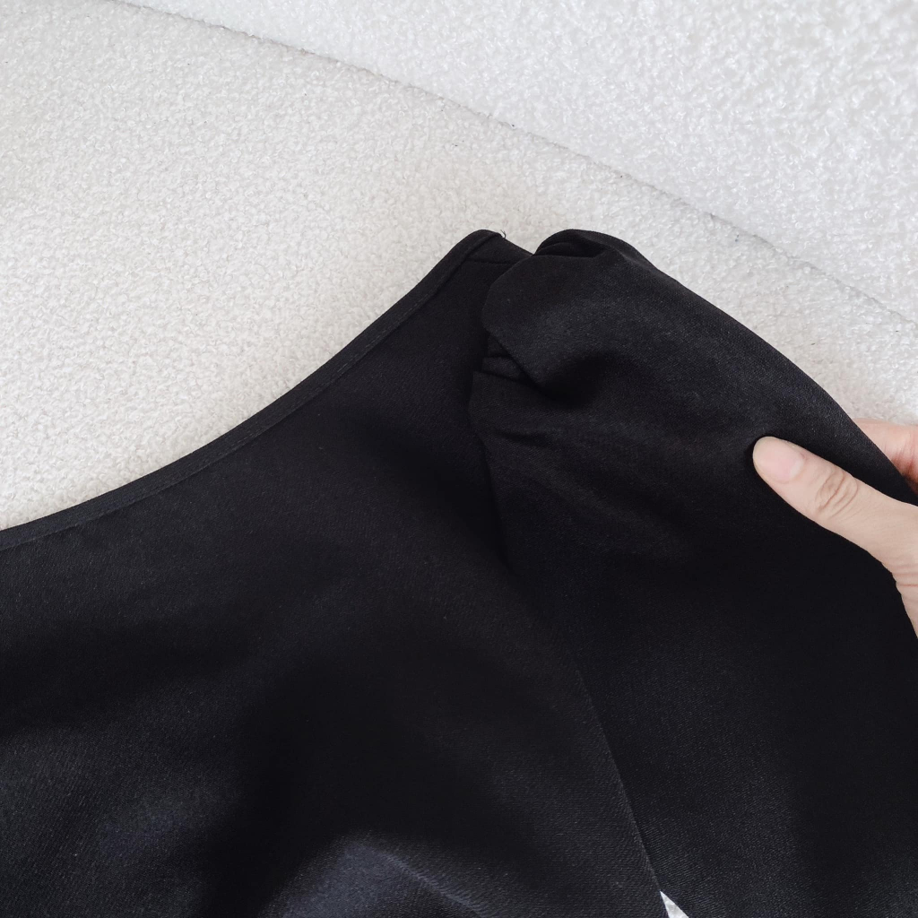 Mã 042 - Đầm đen đính đá